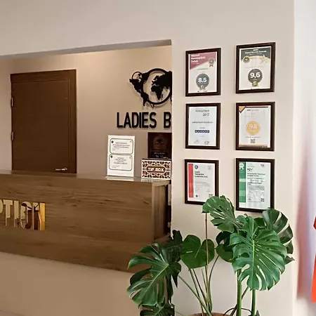 Hotel apartamentowy Ladies (adults Only) 5*