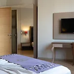 Hotel apartamentowy Ladies (adults Only)